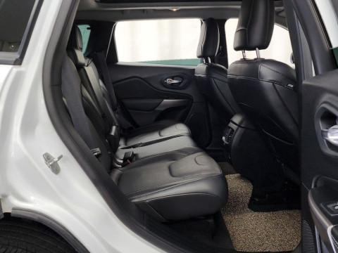 2022 Jeep Cherokee с пробегом 102 399 км