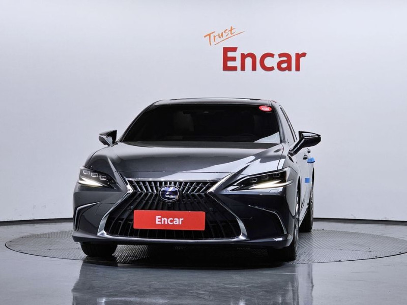 2022 Lexus ES с пробегом 22 696 км