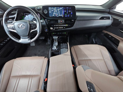 2022 Lexus ES с пробегом 22 696 км