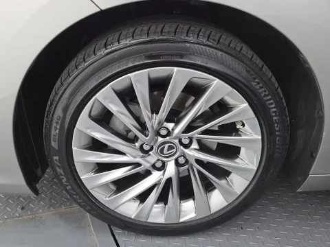 2023 Lexus ES с пробегом 50 154 км