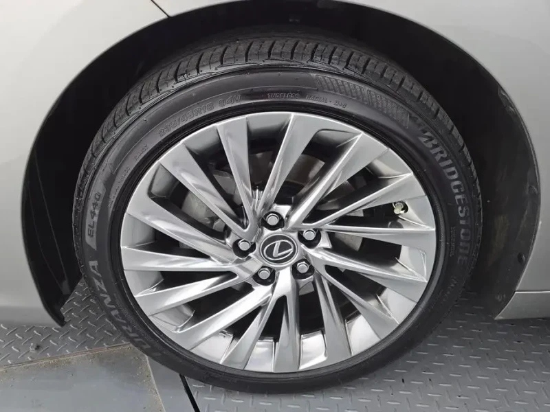 2023 Lexus ES с пробегом 50 154 км