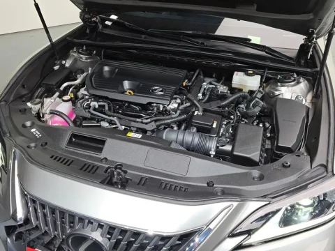 2023 Lexus ES с пробегом 50 154 км