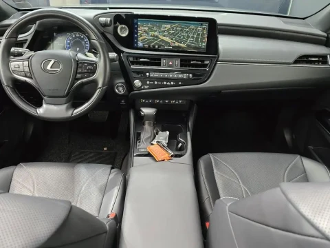 2023 Lexus ES с пробегом 50 154 км