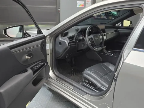 2023 Lexus ES с пробегом 50 154 км
