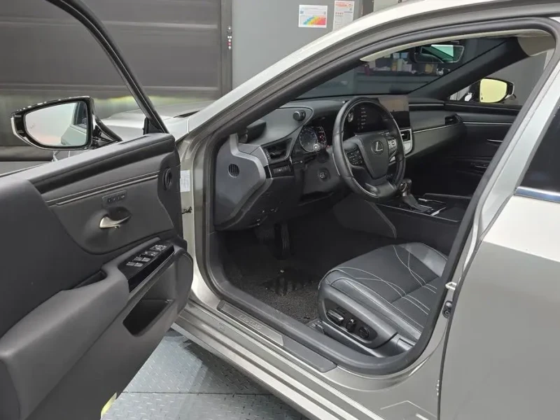 2023 Lexus ES с пробегом 50 154 км