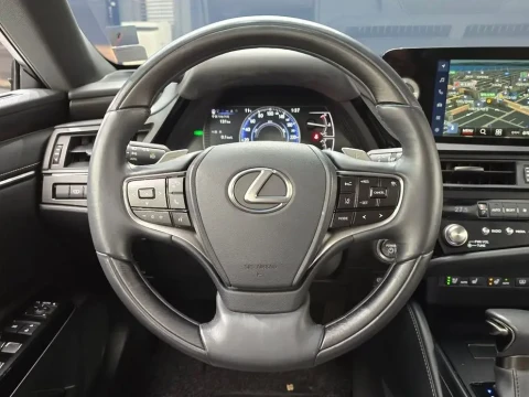 2023 Lexus ES с пробегом 50 154 км