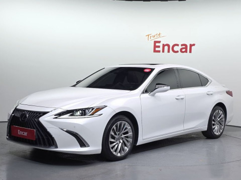 2022 Lexus ES с пробегом 57 289 км