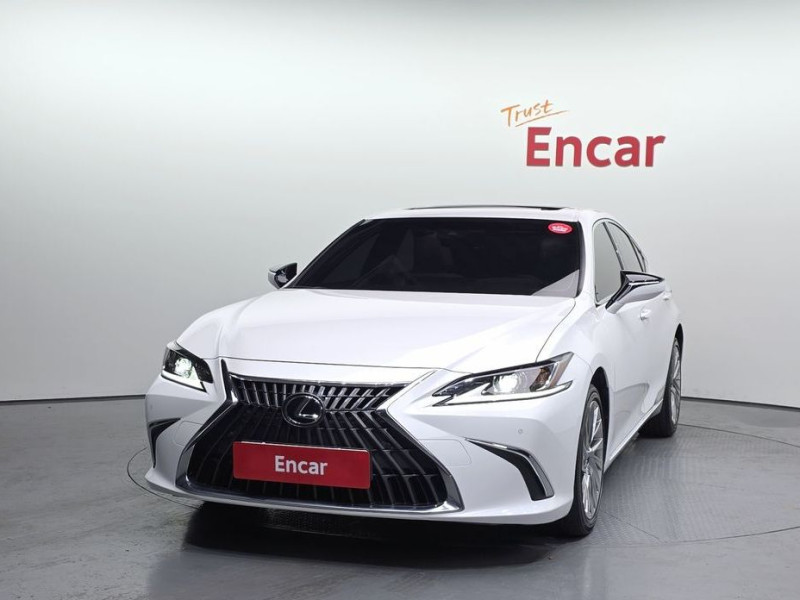 2022 Lexus ES с пробегом 57 289 км