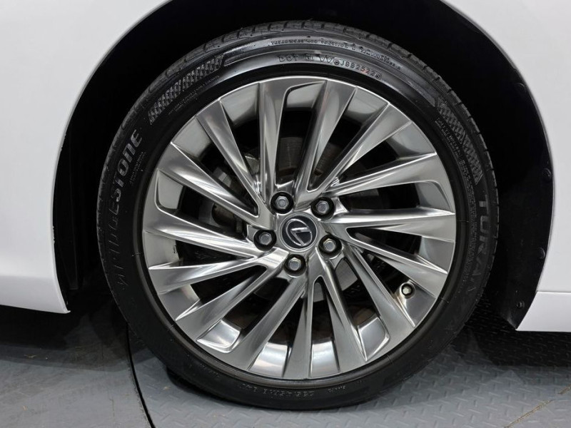 2022 Lexus ES с пробегом 57 289 км