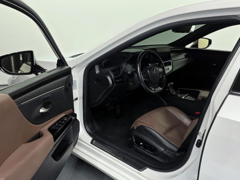 2022 Lexus ES с пробегом 57 289 км