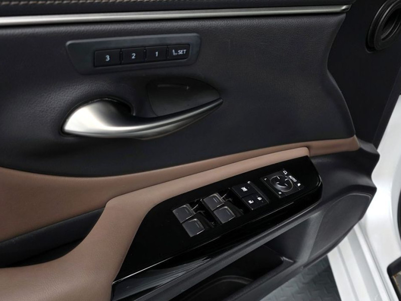 2022 Lexus ES с пробегом 57 289 км