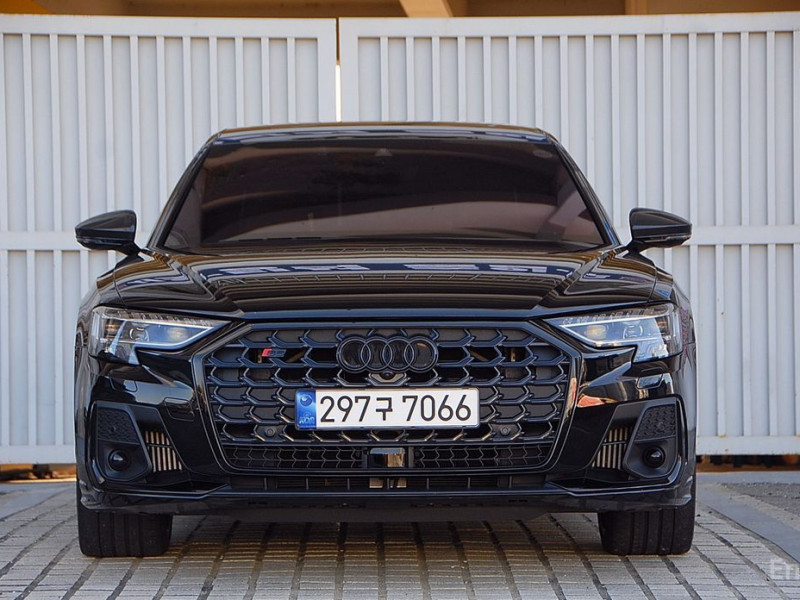 2023 Audi S8 с пробегом 29 545 км